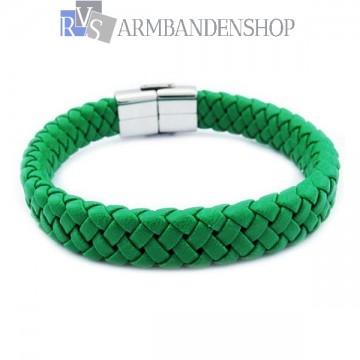 Groene leren armband met rvs edelstaal . Groene leren armband met rvs edelstaal .